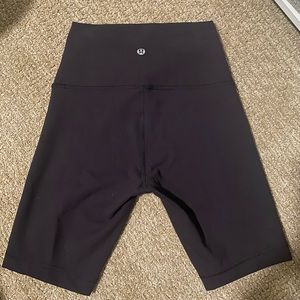 Lululemon Wunder Train High-Rise Short 6" color black size 4